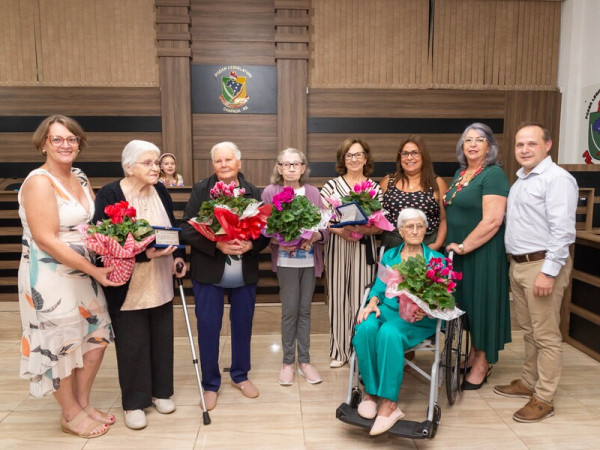Poder Legislativo presta Homenagem a 5 Mulheres Chapadenses 