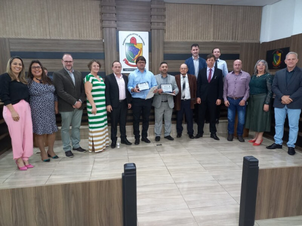 Poder Legislativo de Chapada, concede homenagens em Sessão Solene